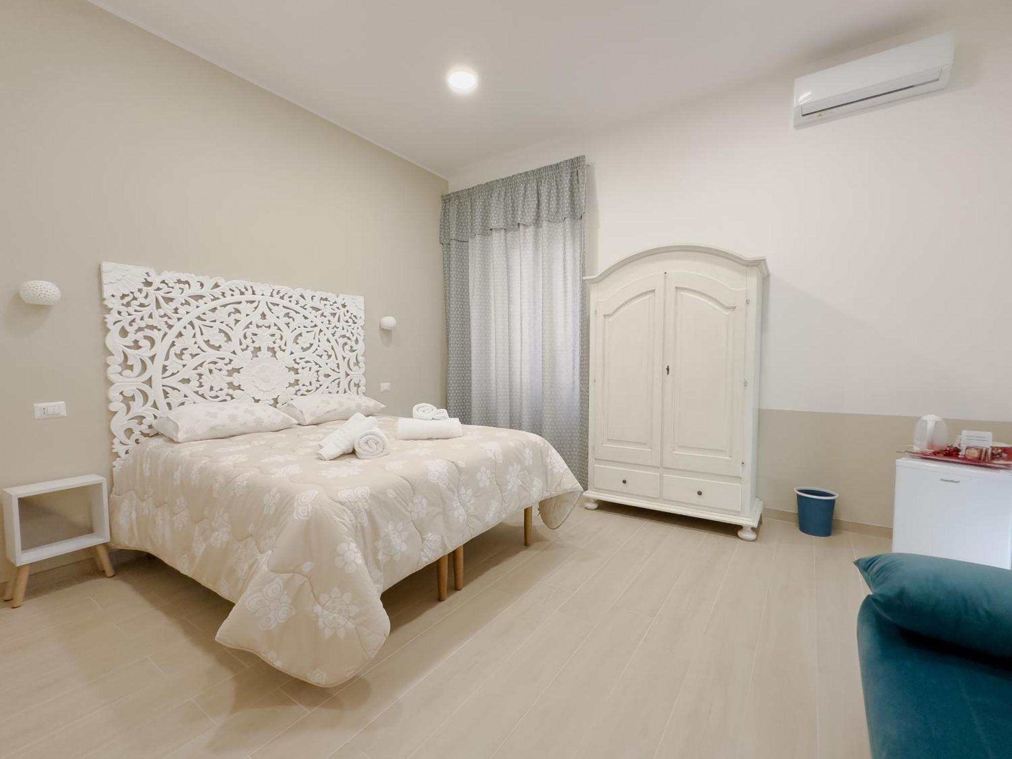 Real Poggio Hotel Napoli Bagian luar foto