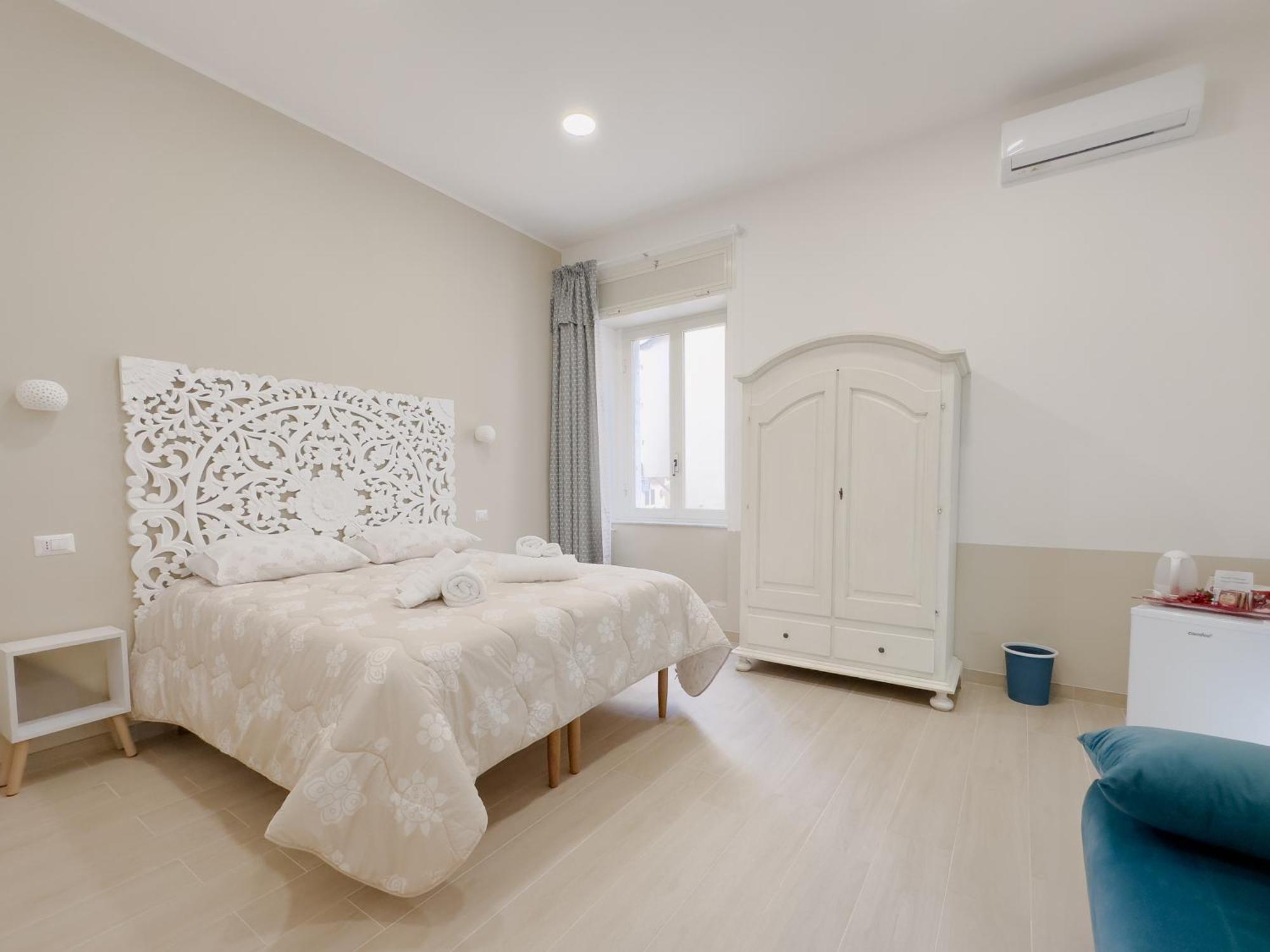 Real Poggio Hotel Napoli Bagian luar foto
